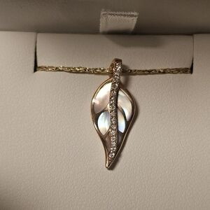 Na Hoku 14K rose gold, diamond w/pink mother of pearl maile leaf pendant